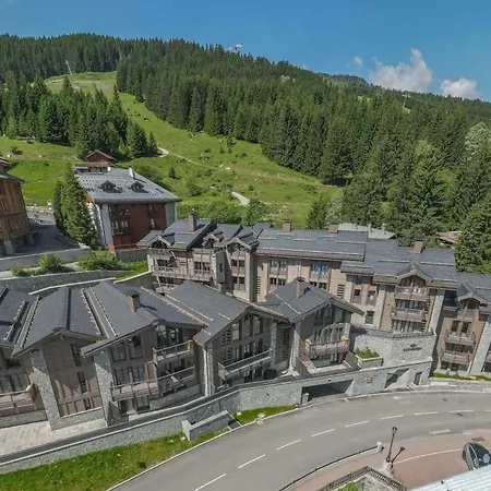 Spacieux Neuf Proche Pistes Avec Cheminee Et Parking - Fr-1-562-68 * Courchevel